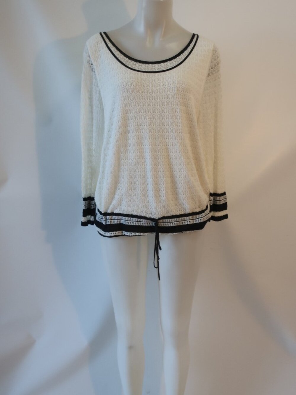 Womens Faconnable Off White, Black Lightweight Knit Sweater L